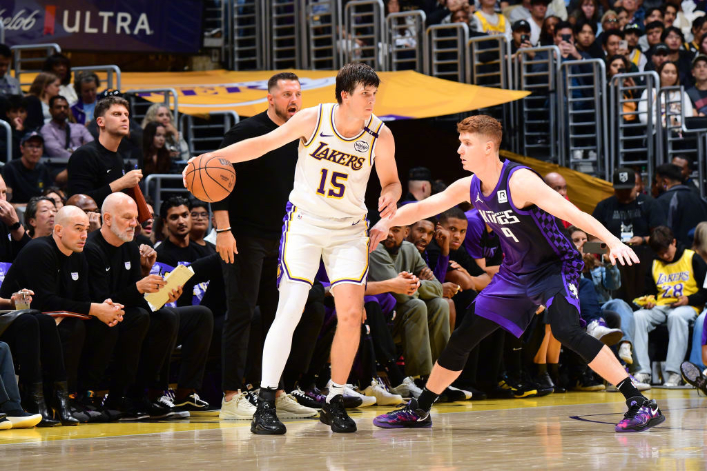 九游娱乐首页-湖人队大比分击败对手，比赛状态火热