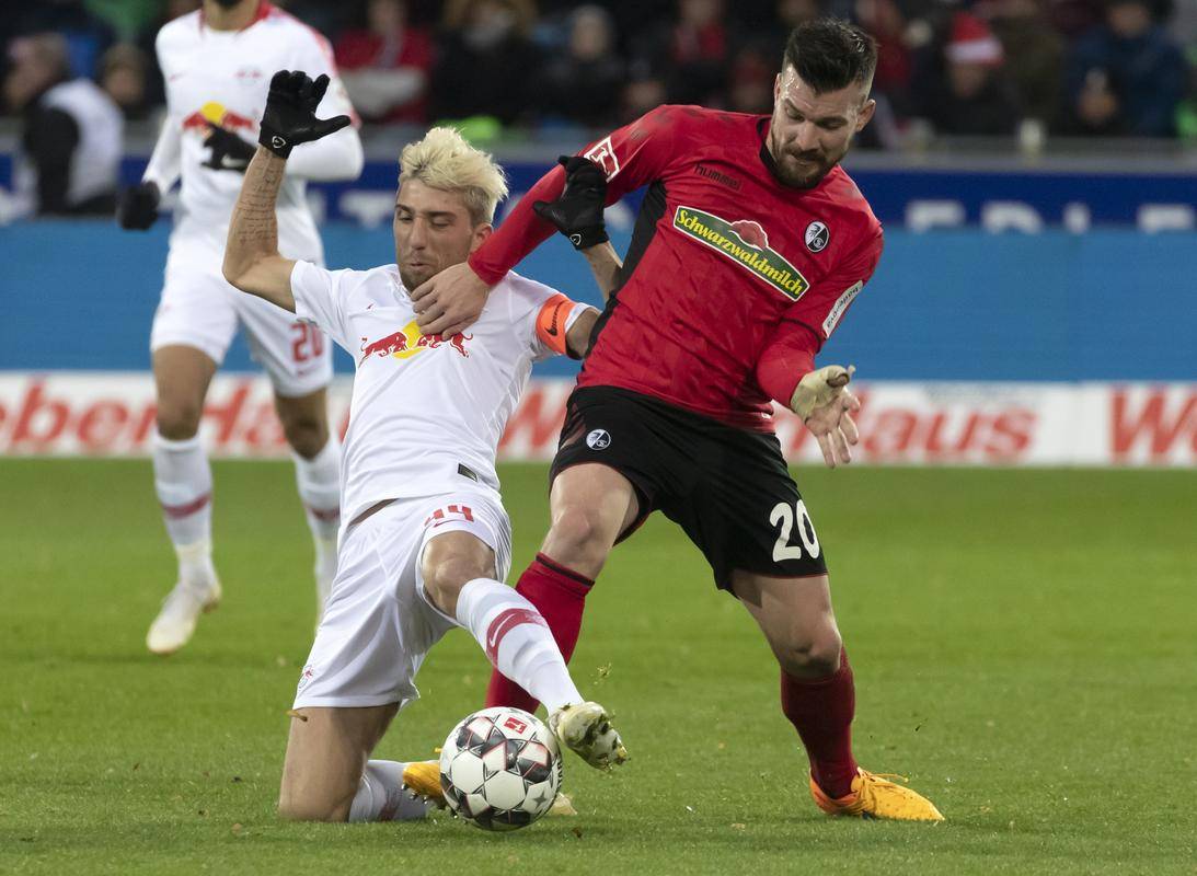 九游娱乐入口-全力冲刺：汉堡分沃尔夫斯堡主场大胜拜仁慕尼黑，小组赛争夺榜首