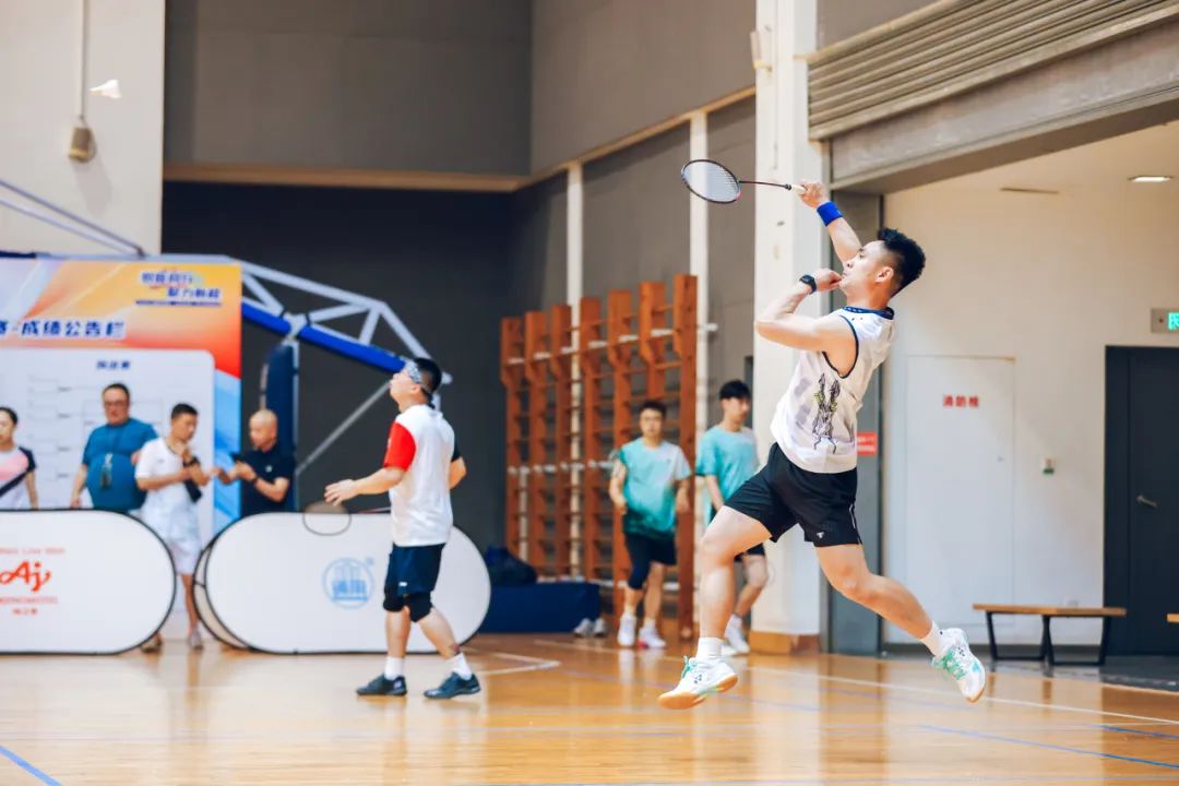 九游娱乐官方-紧张刺激，精湛球技令人赞叹不已